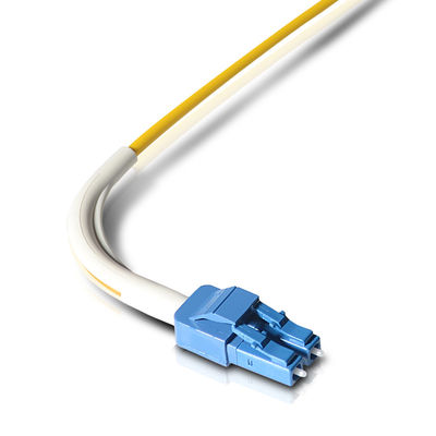 La correction duplex de fibre multimode de Sc UPC attachent la couleur jaune botte d'angle de 90 degrés