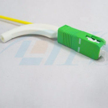 La correction duplex de fibre multimode de Sc UPC attachent la couleur jaune botte d'angle de 90 degrés