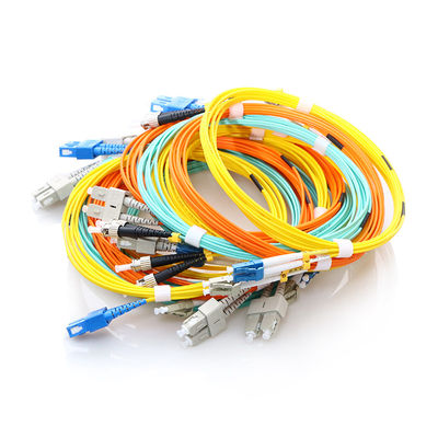 Câble équipé de fibre de G652D, corde de correction optique de fibre du SM UPC RPA pour le réseau de CATV