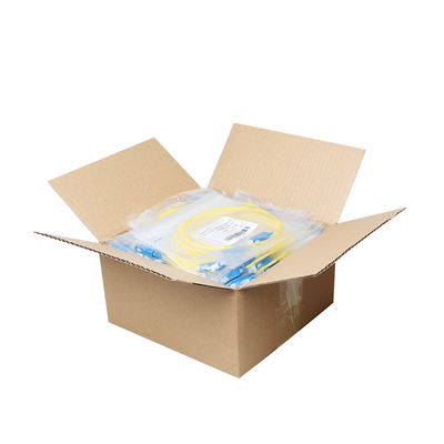 câble équipé de fibre de diamètre de 0.9mm blanc poli recto de Sc 9/125 G657A1/UPC