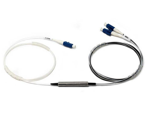 L'isolant optique EDFA/CATV de fibre a employé l'isolement élevé de bande large 3 ports 1x2 40 0,35 DBs (0,10 maximum de 0,5) 1310 ou 1550 DB du nanomètre