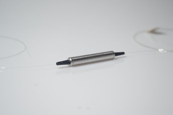 L'isolant optique EDFA/CATV de fibre a employé l'isolement élevé de bande large 3 ports 1x2 40 0,35 DBs (0,10 maximum de 0,5) 1310 ou 1550 DB du nanomètre